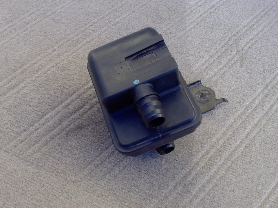 2004-2006 TOYOTA TUNDRA FILTRO VASILHA DE VAPOR DE COMBUSTÍVEL 77706-0C030 FABRICANTE DE EQUIPAMENTO ORIGINAL - Imagem 2 de 4