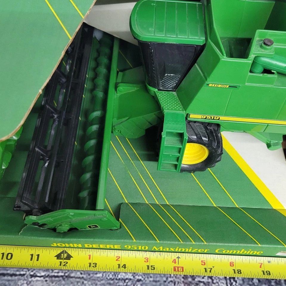 Vtg 1998 Ertl 1/28 scale John Deere 9510 maximizer combine w/ 2 heads die-cast - Image 4 of 4