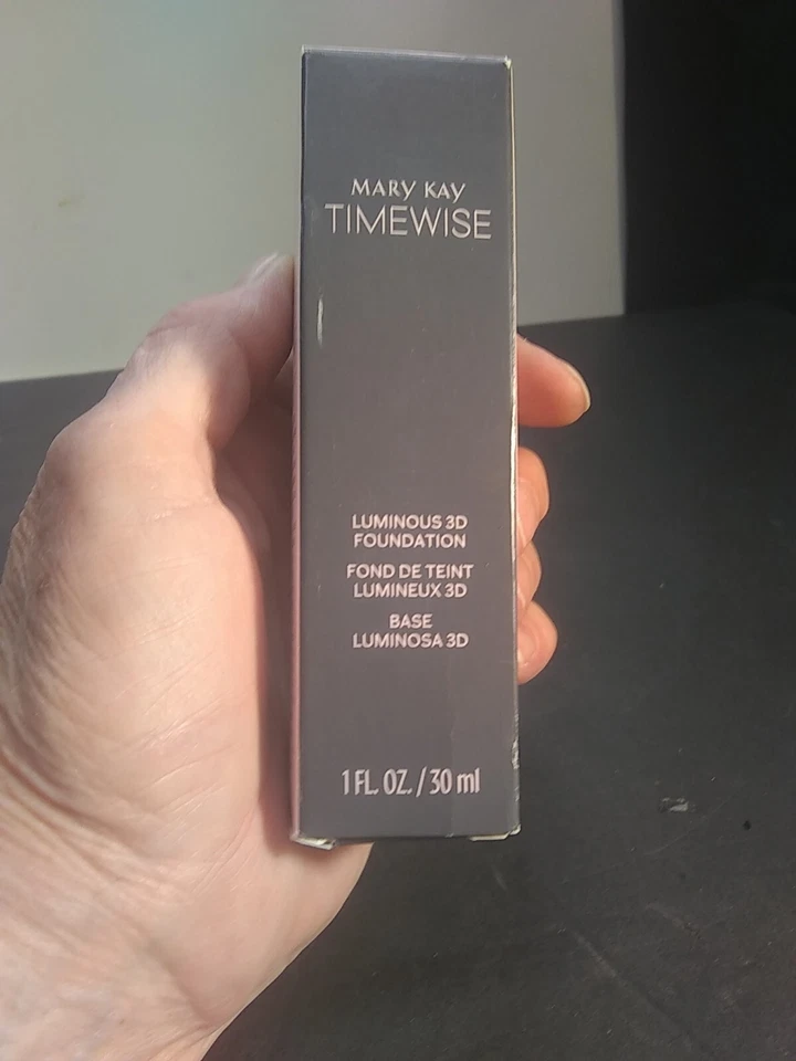 Mary Kay TimeWise Luminous 3D Foundation BEIGE W 100 1 fl oz NIB NOS 100019 - Image 2 of 4