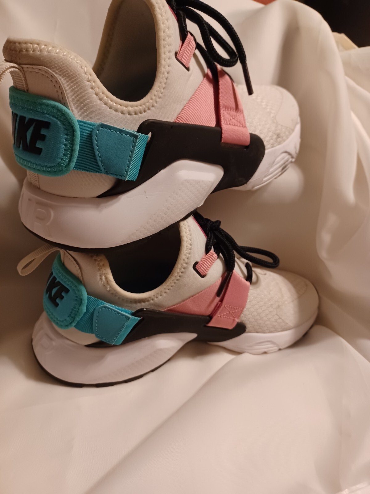 Nike Air Hurache City Women's Size 7  Athletic Ru… - image 6