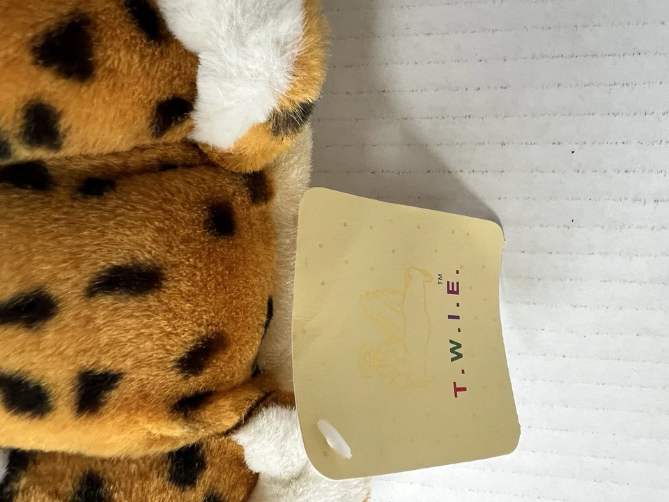 T.W.I.E. vintage años 90 Almohada decorativa para bebé de leopardo con etiqueta Foto 3 de 4