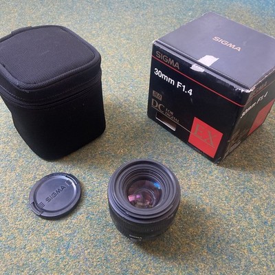 Sigma EX 30mm F1.4 1:1.4 DC HSM For digital Objektiv Schwarz für Canon