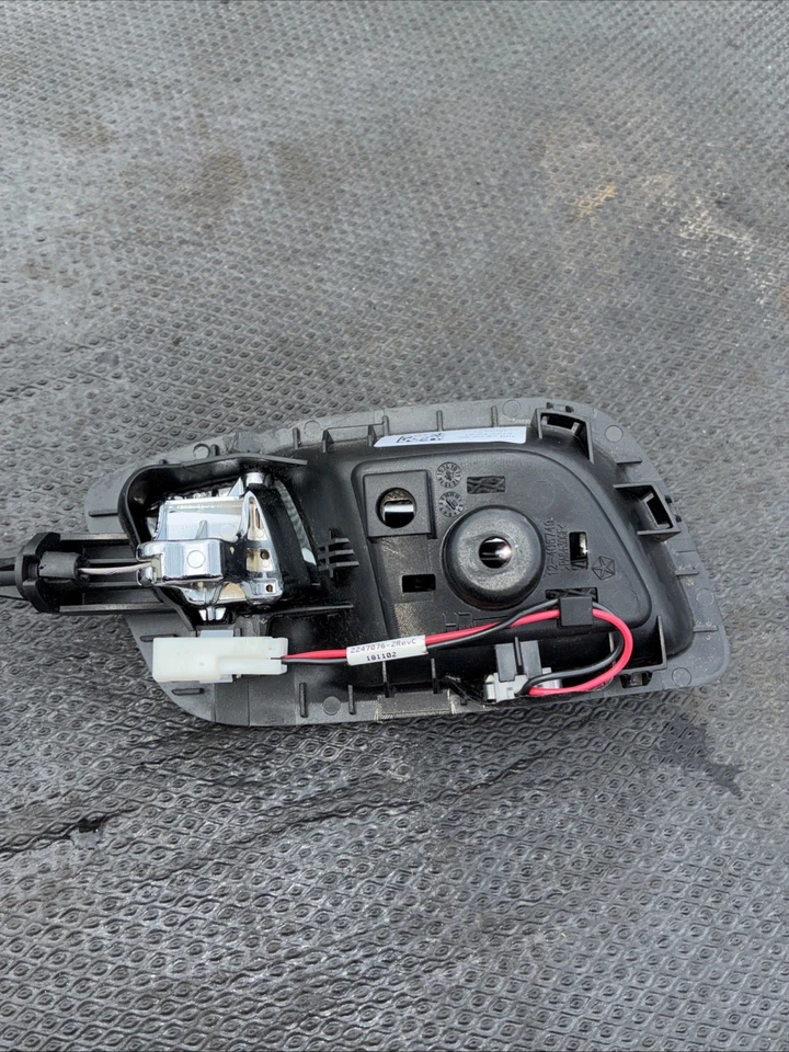Chrysler 300 2016-2019 manija del panel de la puerta interior delantera derecha 5PF62DX9 OEM Foto 3 de 4
