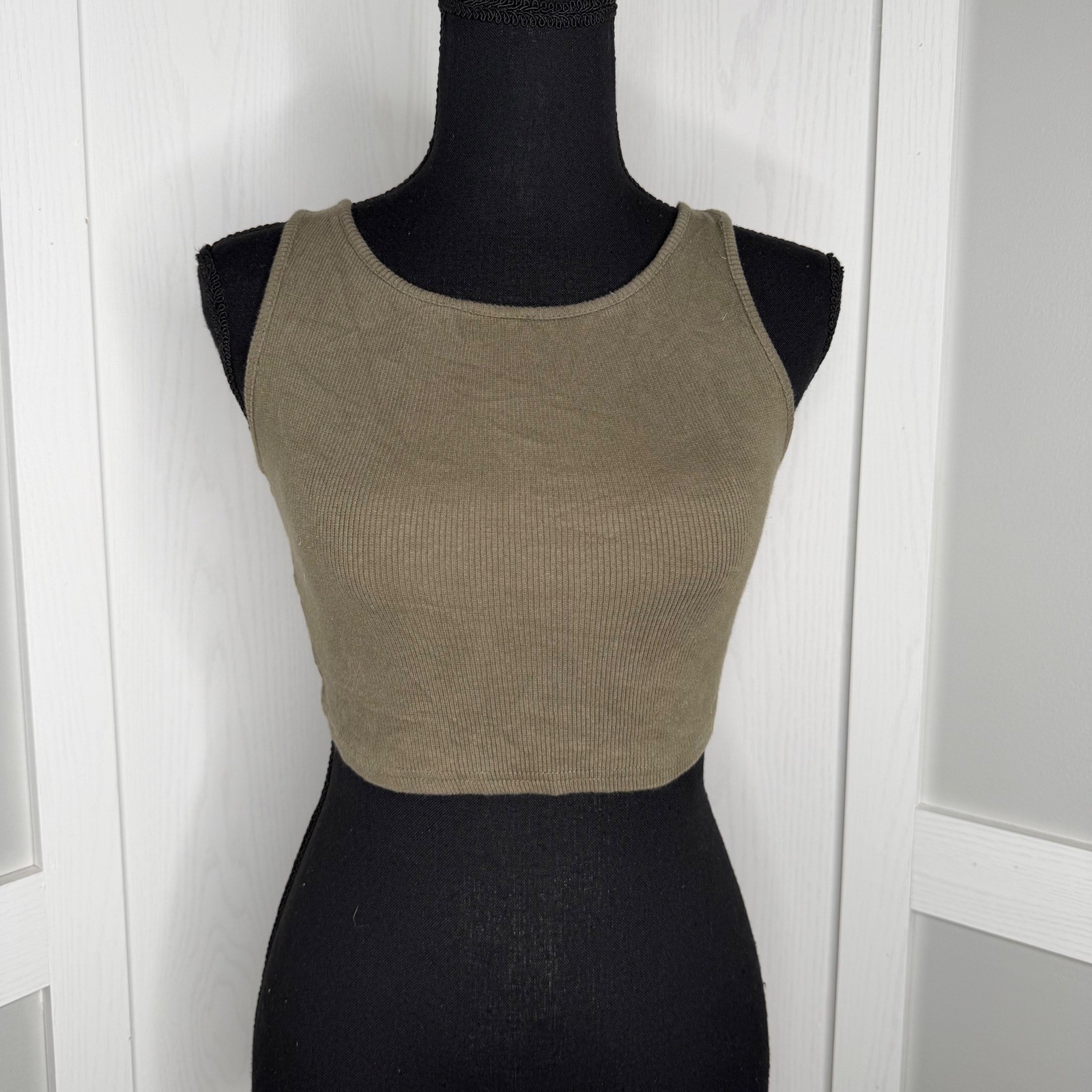 Princess Polly Crop Top Women Size 2 Olive Green Ribbed Knit Stretch Sleeveless