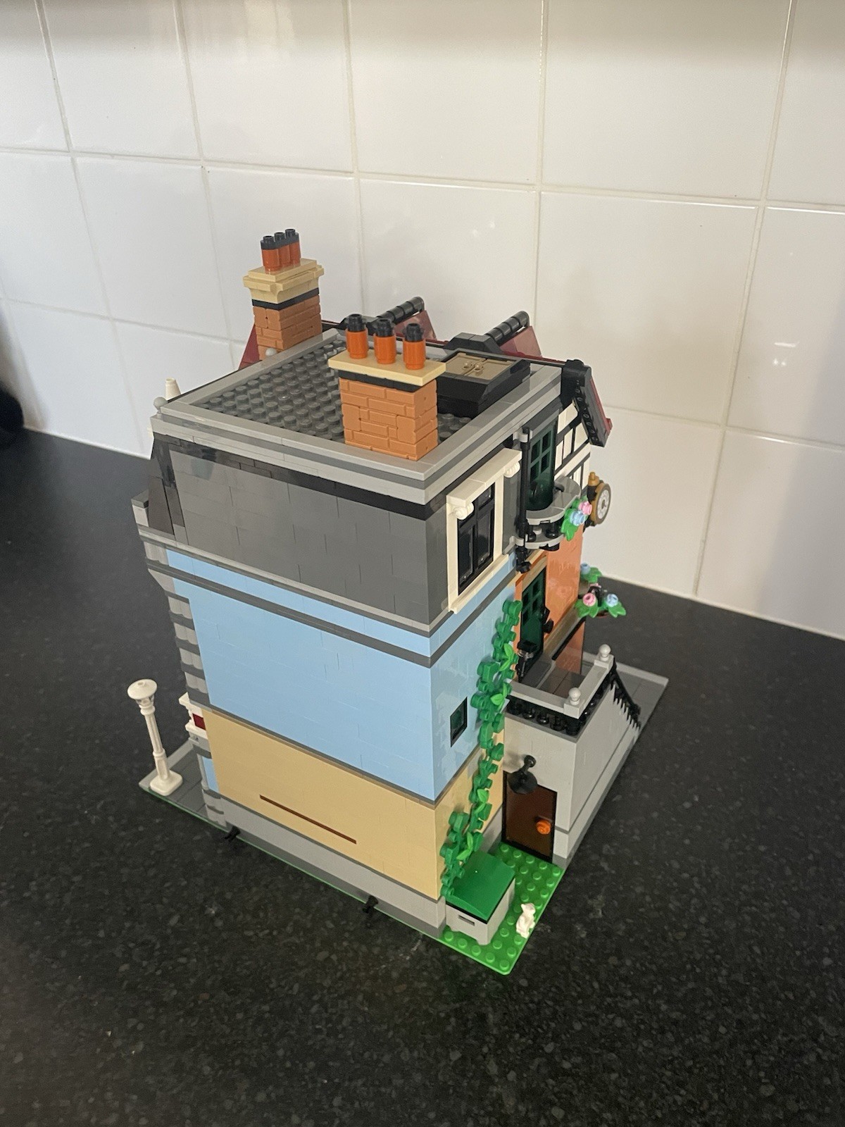 Modular Box Connection LEGO Icons Modular Buildings Tudor Corner 10350 Complete Set 3266pcs 18 ...
