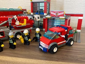 LEGO City Fire Department - 7945 Fire Station - rare and retired