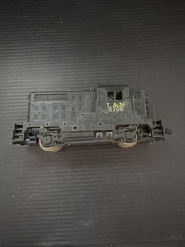 LOCOMOTORA DE TREN CONMUTADOR DIÉSEL NEGRA KUSAN L & N 3206 DE COLECCIÓN, COMO ESTÁ | Condition: Used