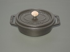 Staub ovaler Bräter Shallow Mini Cocotte Basse noir schwarz  Gusseisen 0,25L