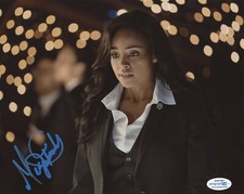 Meagan Tandy Batwoman Autographed Signed 8x10 Photo ACOA