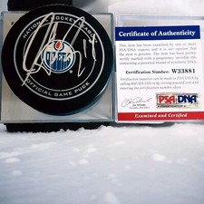 PSA/DNA COA JUSTIN SCHULTZ SIGNED EDMONTON OILERS OFFICIAL GAME PUCK W33881