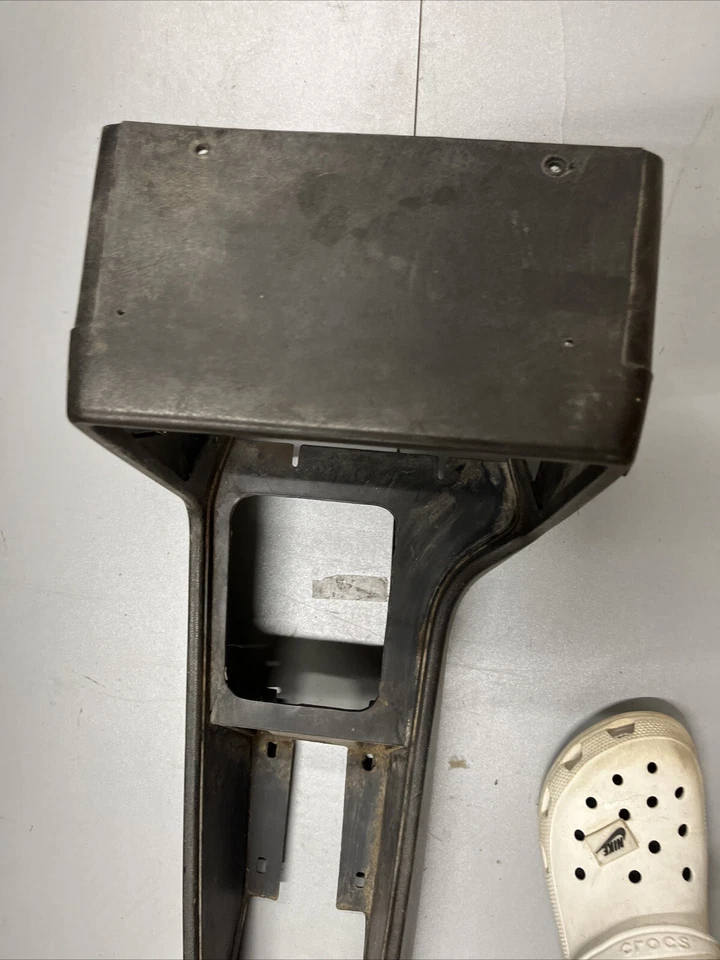 Ford Exp 1983 consola central Foto 3 de 4