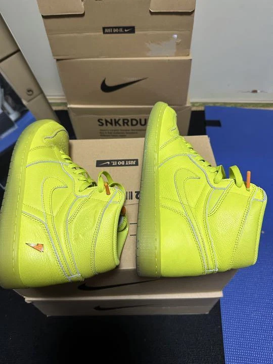 独創的 Air Jordan 1 Retro High gatorade Cyber スニーカー
