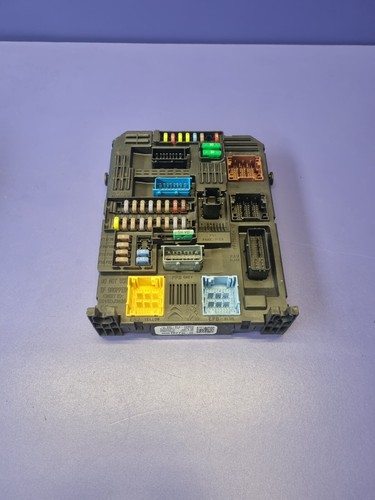 Scatola dei fusibili Peugeot 9830707780 Scatola dei fusibili dell'unità #1652 - Picture 1 of 4