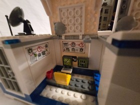 LEGO CITY: Mobile Command Center (60139) - With instructions! - 99.99% complete