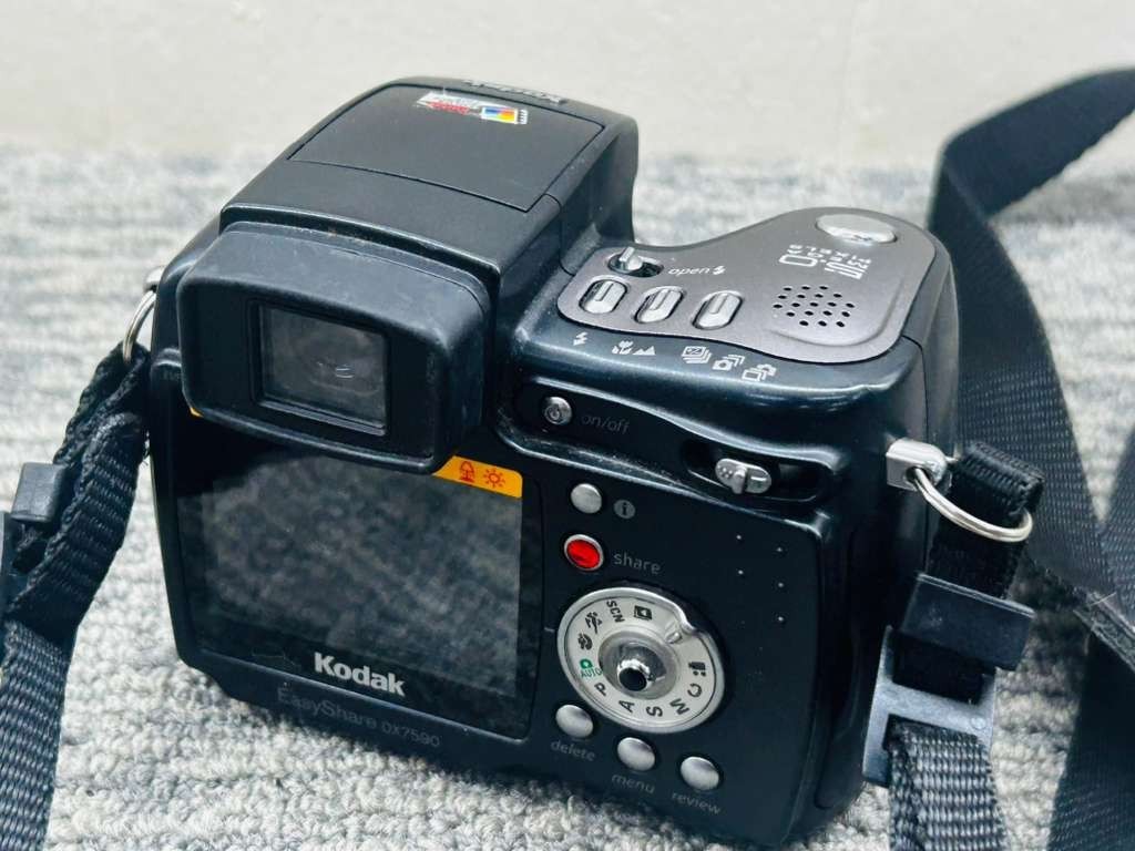 Kodak EasyShare DX7590 5MP 10x Zoom Digital Camera With Strap