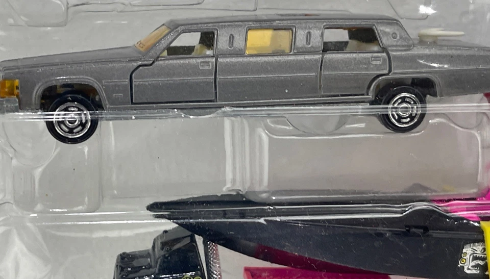 Majorette 1980s Super Movers Miami VICE Boat Hauler w Boat Limousine Ferrari GTO - Image 2 of 4