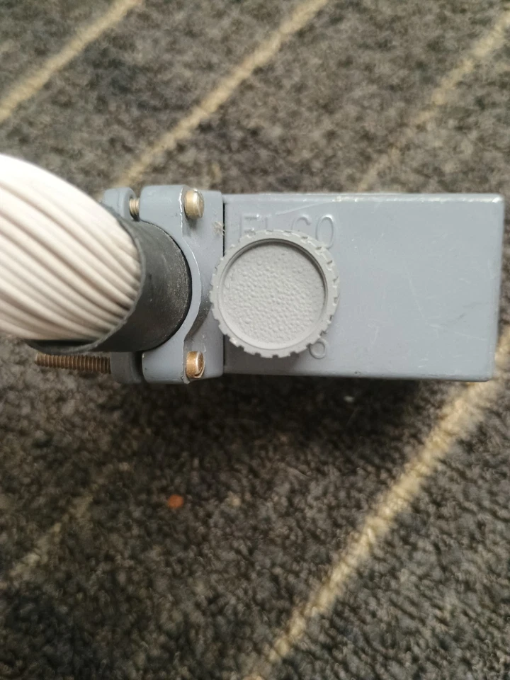 ELCO 8026-165 PAT. Conector eléctrico estilo industrial NO 3675185 Foto 4 de 4