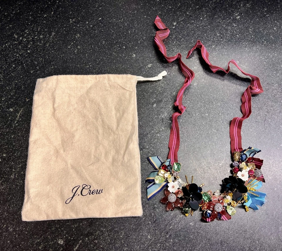 Collar J Crew mezclado mediano llamativo cuentas, cinta, lentejuelas y piedras facetadas Foto 2 de 4