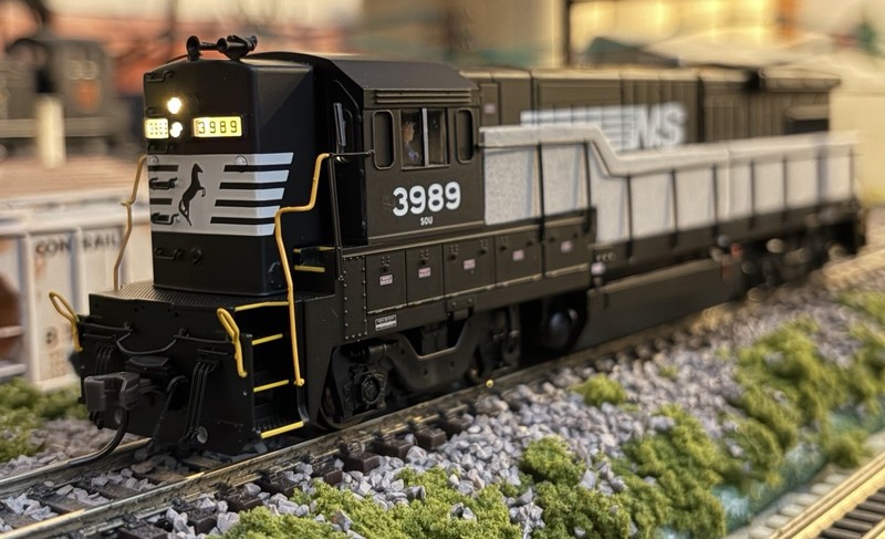 *DCC EQUIPPED* Atlas HO Scale B23-7 High Hood Locomotive Norfolk Southern 3989