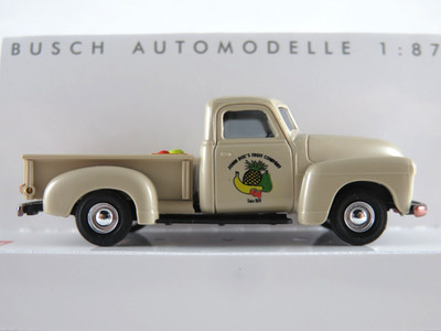 Busch 48245 Chevrolet Pick-up (1950) ''Fruit Company'' in hellelfenbein 1:87/H0