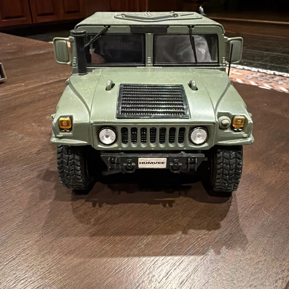 Maisto Hummer techo rígido 4x4 escala 1:18 modelo fundido a presión Humvee militar Foto 2 de 4