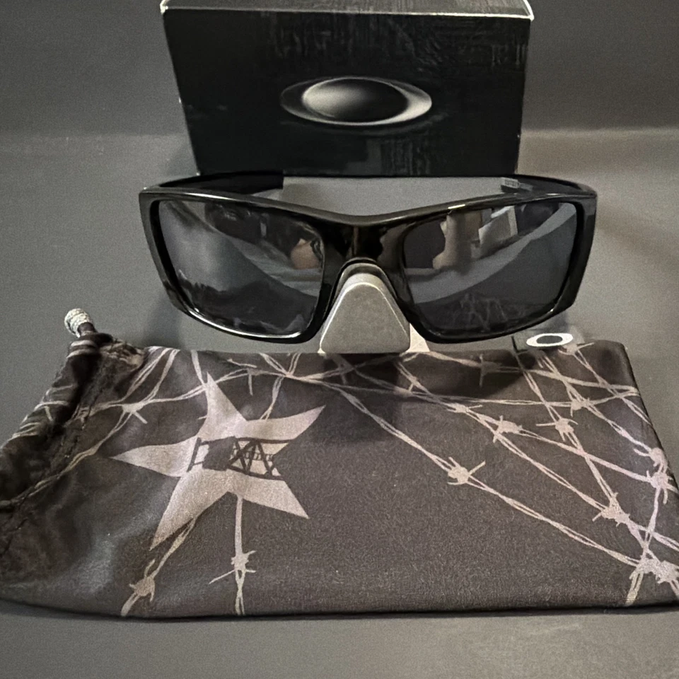 Oakley Fuel Cell SI POW/MIA Never Forget Tribute Edition OO9096-75 - Imagen 4 de 4