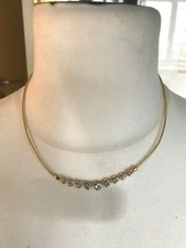 goldfarbener Halsreif mit wunderbar facettierten glitzernden Steinchen Collier