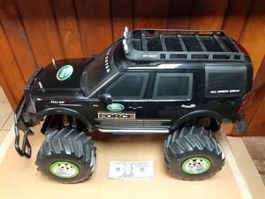 new bright land rover discovery