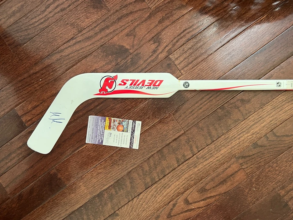 Martin Brodeur New Jersey Devils Autographed Jersey Beckett & Mini-Stick JSA - Image 2 of 4