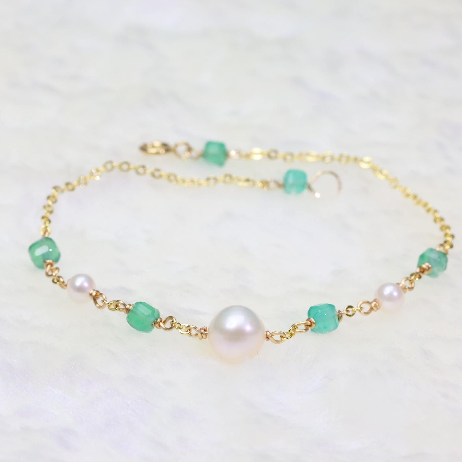 Bracelet en perle d'eau douce et calcédoine verte véritable de 18.5cm