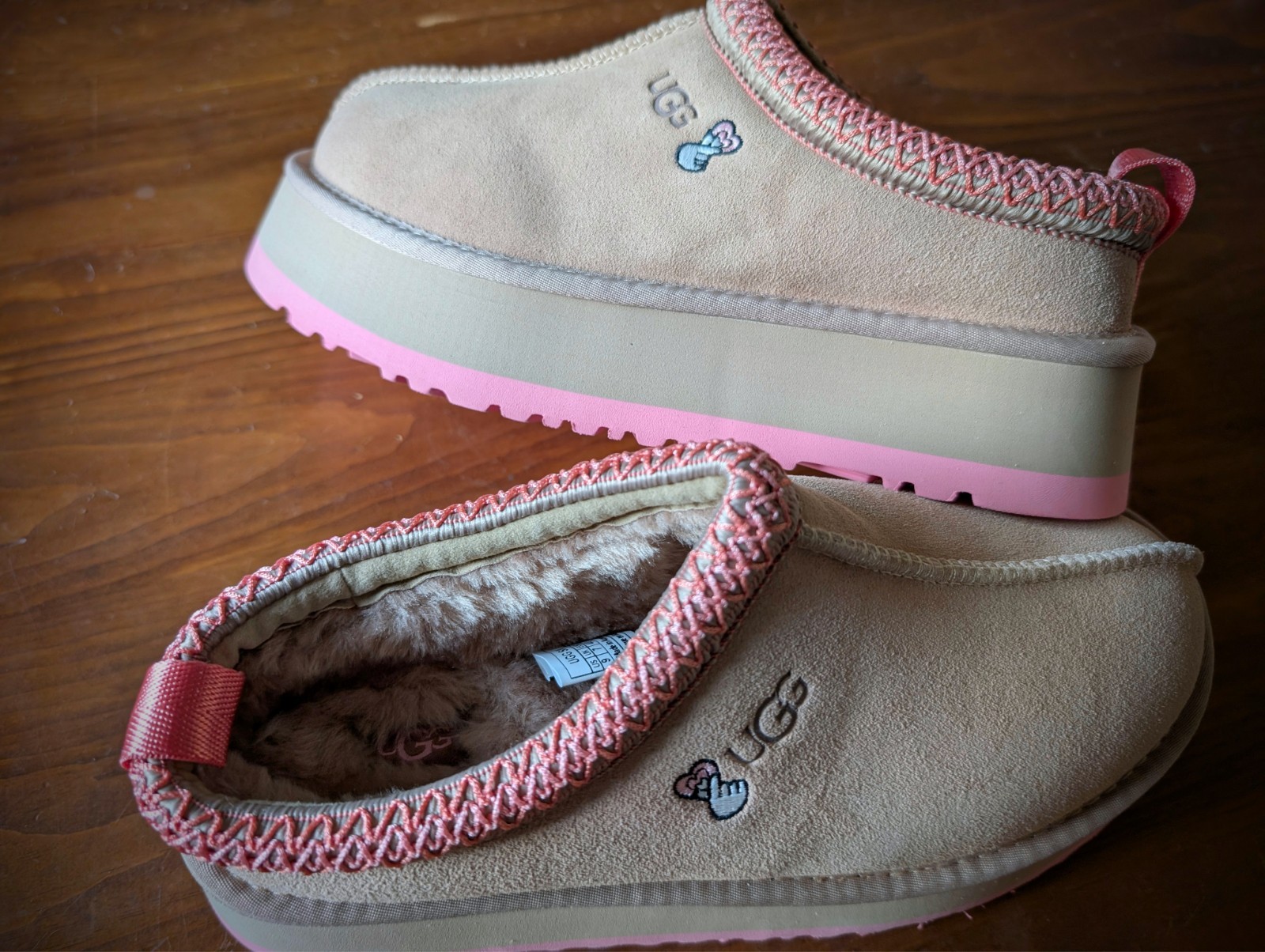 UGG Tazz Love '25 Valentine's Day Slides - Women's Size 9 - New - Rare!!