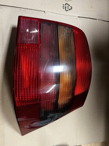 VW Golf 4 IV Dunkle Variante Gti Rücklicht Rückleuchte rechts VW Original Hella