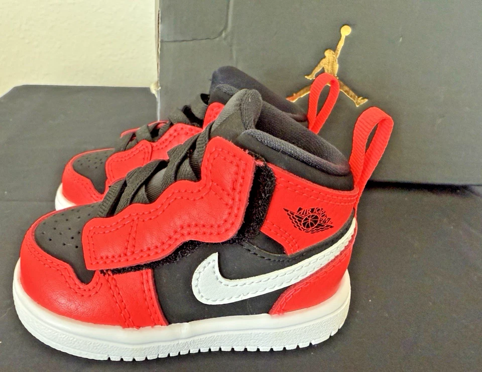 Zapatos Infantiles Michael Jordan 1 Retro Negro y Rojo Medio Alt Talla 3C Nuevos WBNT Foto 2 de 4