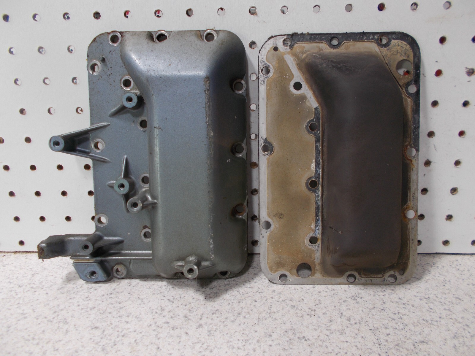 Evinrude Johnson Outboard 1964 40 HP "Big Twin" / Exhaust Manifold