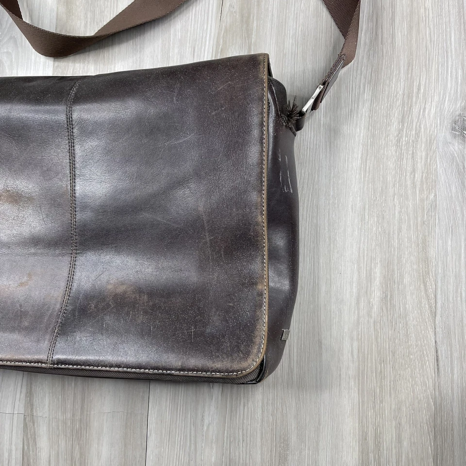 Bolso de hombro Knomo London de cuero marrón para computadora portátil Foto 2 de 4