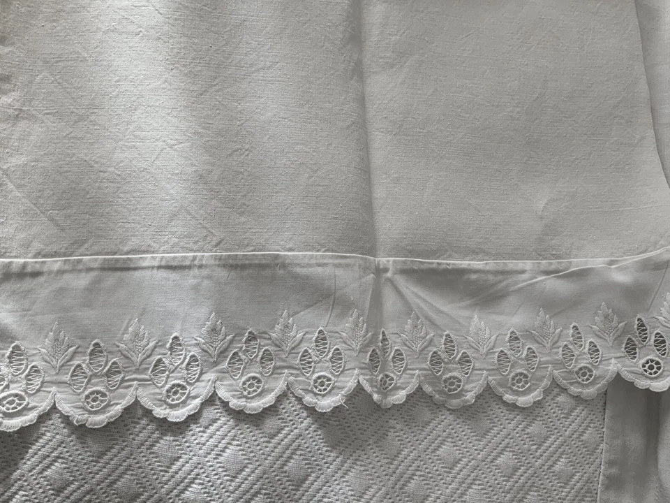 Linge Ancien Drap De Petit Lit Ou Berceau En Métis Et Dentelle Brodée - Photo 3/4