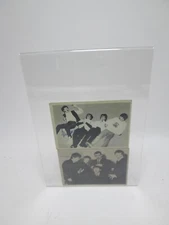 Lot of 2 Beatles Trading Cards 1964 B/W Inside Acrylic Stand - Series 3 - Lot d