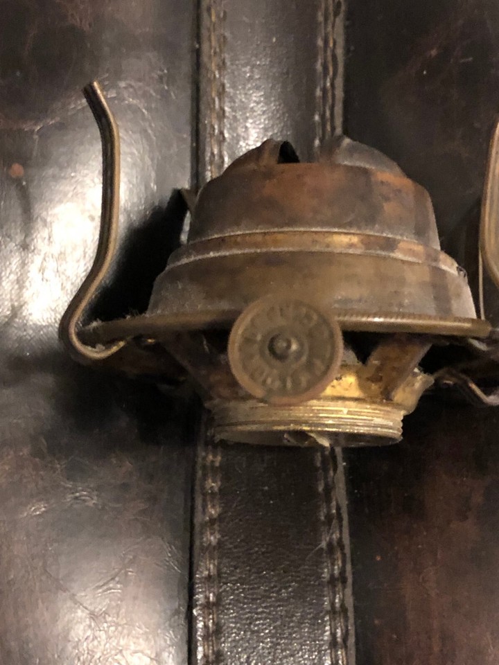 ANTIQUE/VINTAGE TALL GLASS HURICANE OIL LAMP OVERALL 20" TALL BASE 6