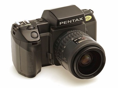 Pentax SF7 analoge Spiegelreflex Kamera mit SMC Pentax-FA 4 / 28-70 mm