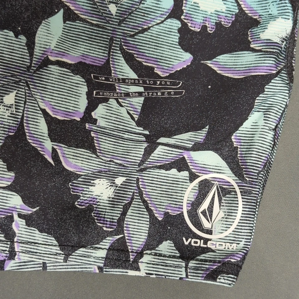 Volcom Manic Trunk Hybrid Volley Shorts 17” Boardshorts Mens Size M - Image 2 of 4