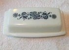 VINTAGE PYREX CORELLE OLD TOWN BLUE TWO PIECE BUTTER DISH