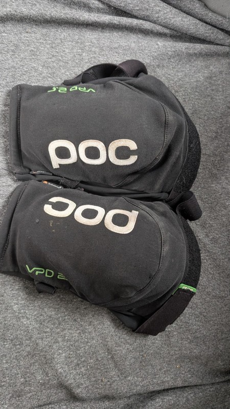 POC VPD 2.0 Knee Pads XL  No Significant Rips.