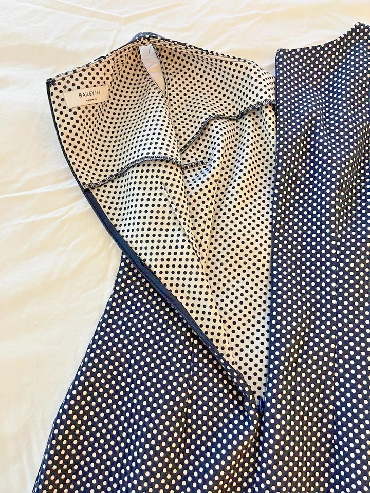 Vestido Bailey 44 Below Deck Nuevo con Etiquetas Talla 4 Azul Marino Lunares Sin Mangas Volantes Dobladillo Foto 4 de 4