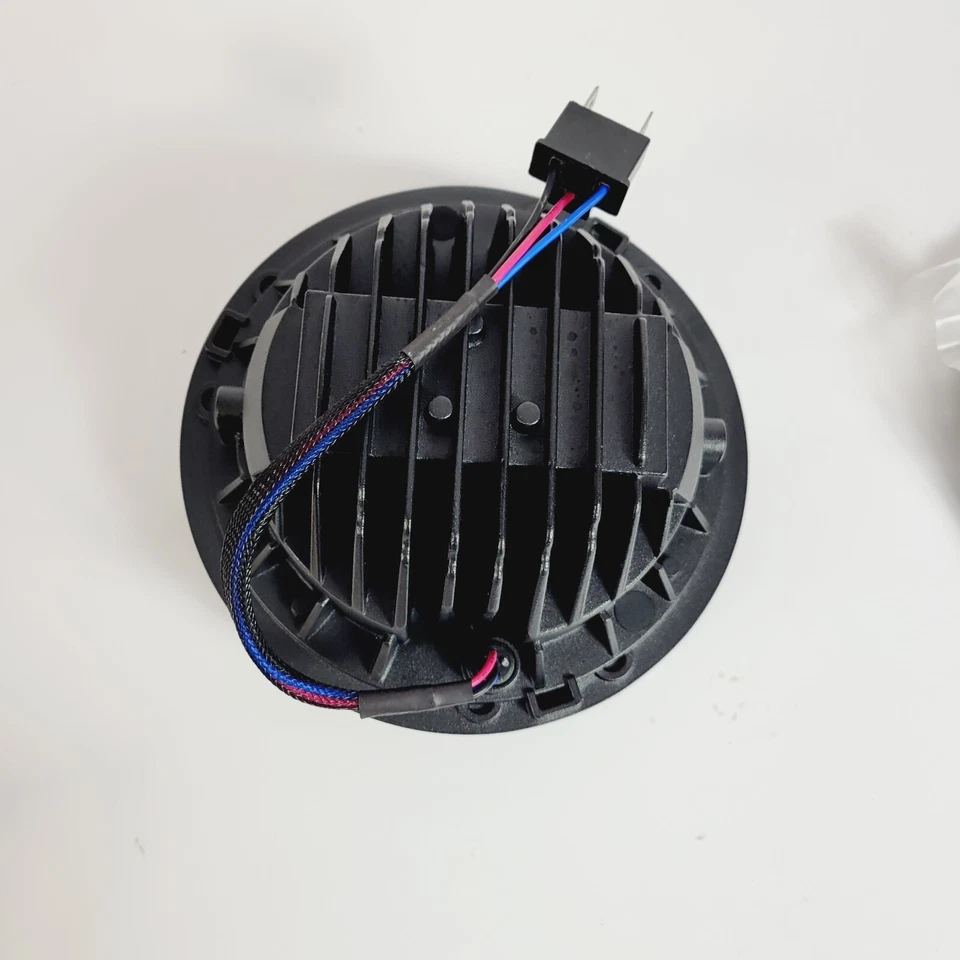 Faro Kuryakyn 2460 LED negro 7" para Harley-Davidson Touring Softail 1994-up Foto 4 de 4