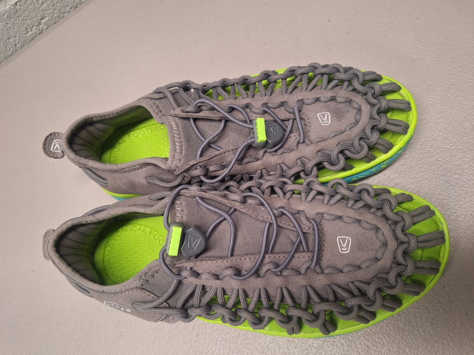 Sandali sportivi Keen Uneek O2 grigio verde giovani taglia US 3 scarpe corda bambini