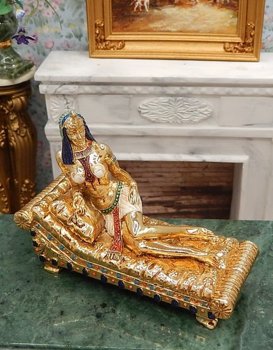 Vintage Antique Metal Egyptian Cleopatra Museum Statue Dollhouse Miniature 1:12 - Picture 6 of 10