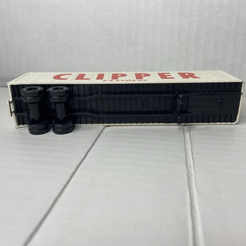 Walthers 40’ Semi Trailer Clipper Express & Diesel Truck & Delivery Truck HO - Picture 4 of 10