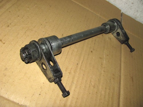 Kawasaki GPZ 400 UT ZX400A Hinterrad-Achse Steckachse Kettenspanner 550 ?