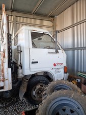 Isuzu 1983 Tray Truck