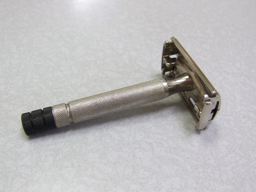 Vintage X2 1952 Gillette Black Tip DE Safety Razor Set in Case NOS BLUE BLADES - Picture 9 of 14